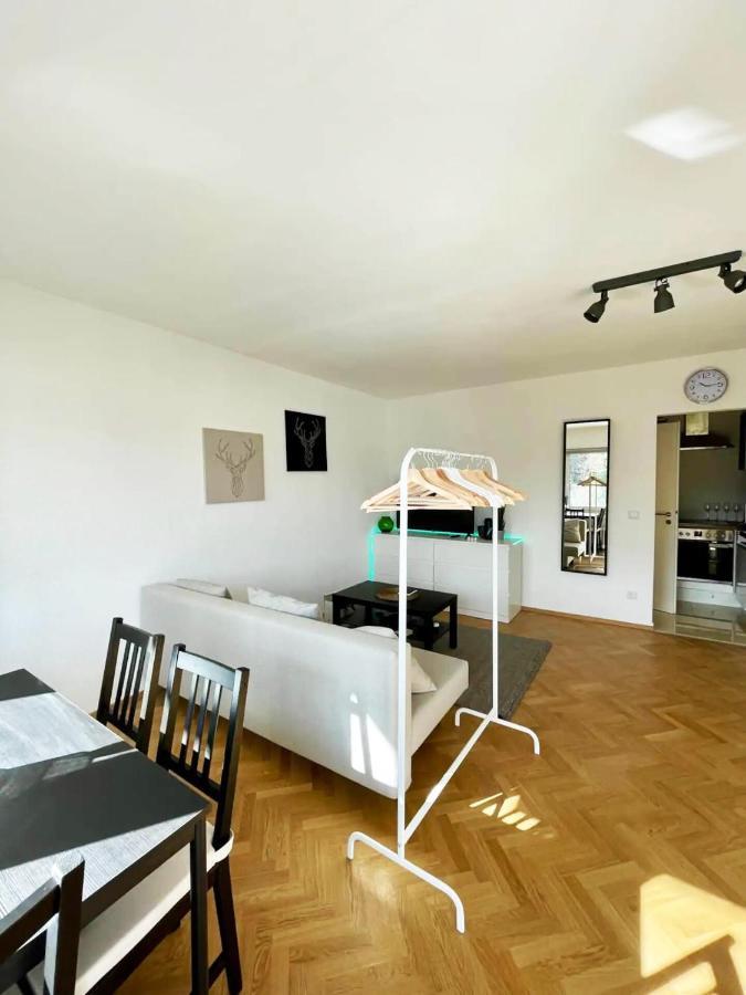 Cozy Apartment With Kitchen + Balcony New! إسن المظهر الخارجي الصورة