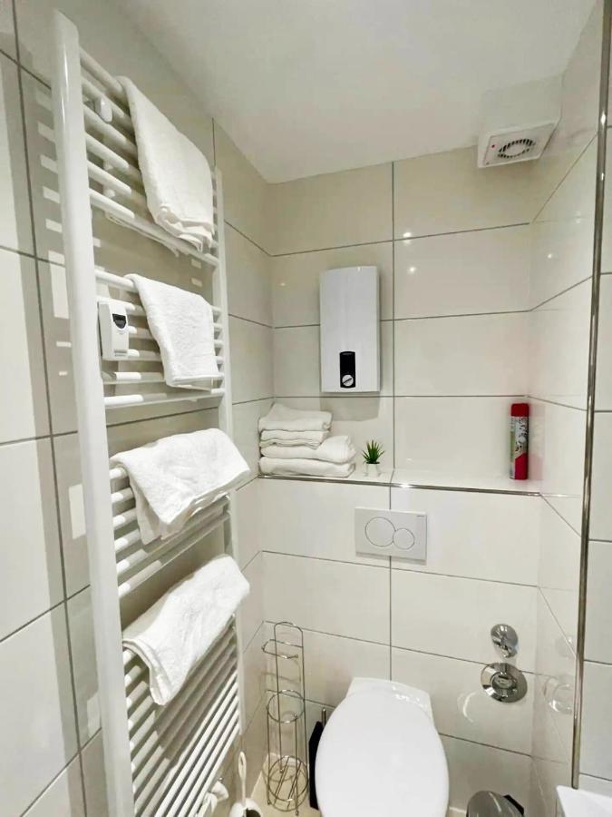 Cozy Apartment With Kitchen + Balcony New! إسن المظهر الخارجي الصورة
