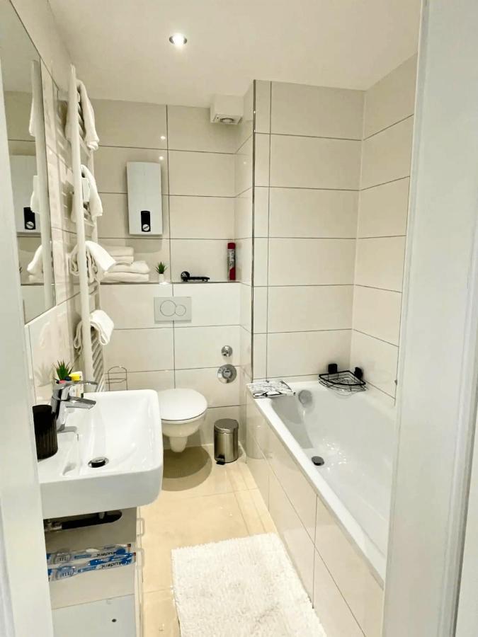 Cozy Apartment With Kitchen + Balcony New! إسن المظهر الخارجي الصورة