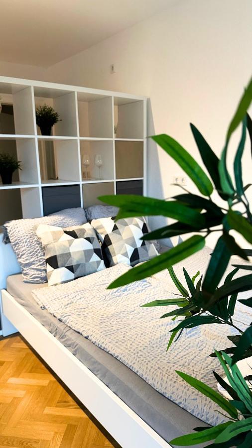 Cozy Apartment With Kitchen + Balcony New! إسن المظهر الخارجي الصورة